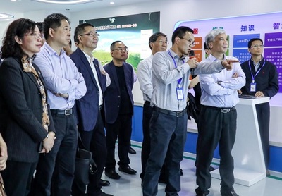 丁仲礼副委员长莅临托普云农考察调研 深耕智慧农业，携手新时代